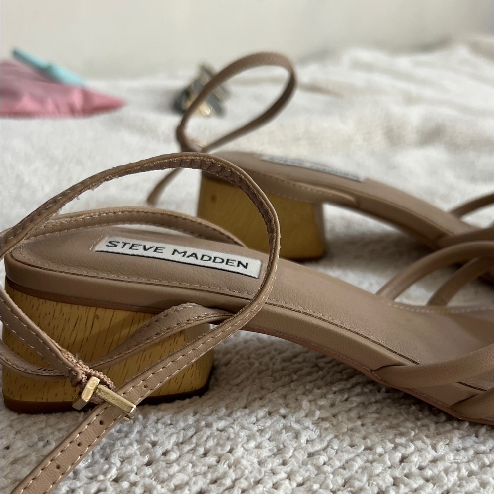 Steve Madden Abigail Sandals in Tan - Picture 2 of 7